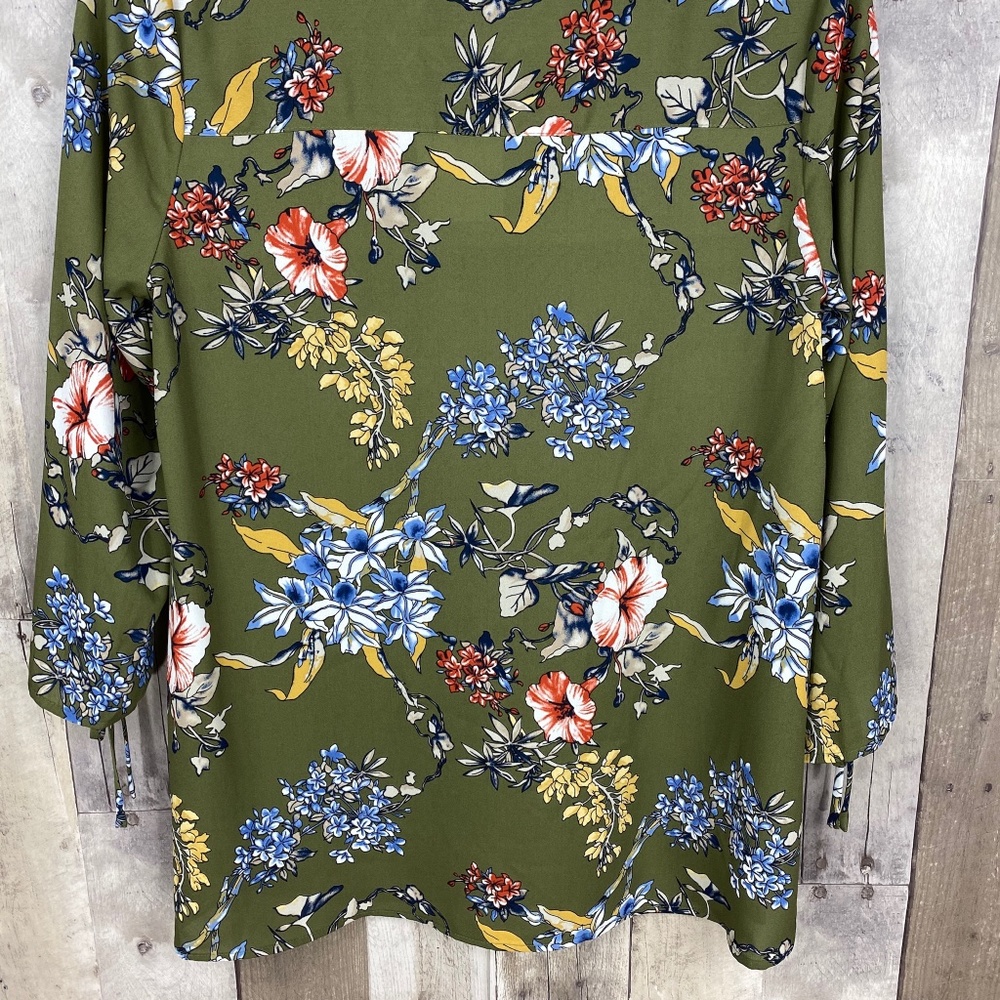 Everleigh Women's Split Collar 3/4 Sleeve Blouse - Picture 8 of 9